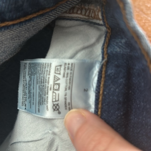 Old Navy Bermuda Shorts Size 2! NWOT! - Picture 2 of 4